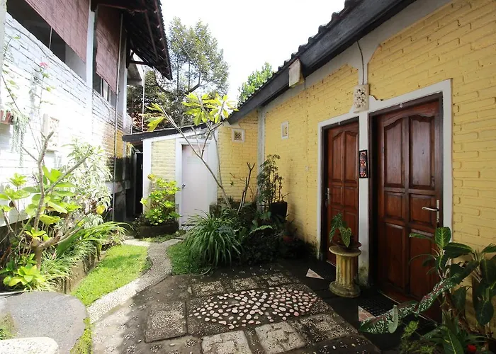 Habitación en casa particular Taman Ayu Mitra Reddoorz Munduk